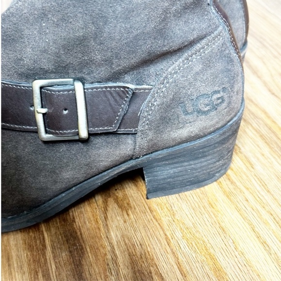 UGG‎ Wright Suede Belted Ankle Boots Brown Block Heel Buckle sz 6 - Picture 2 of 9
